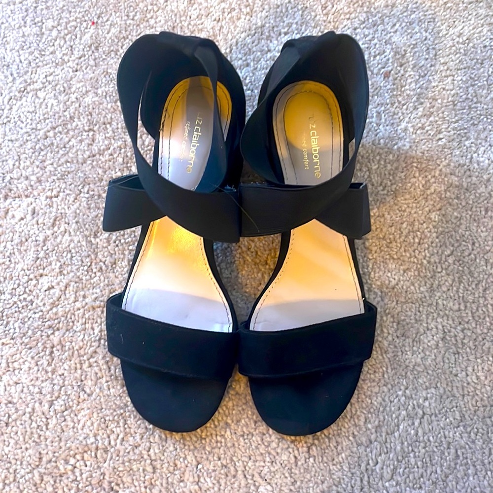 Liz Claiborne crossover straps chuncky heels woman’s size 8